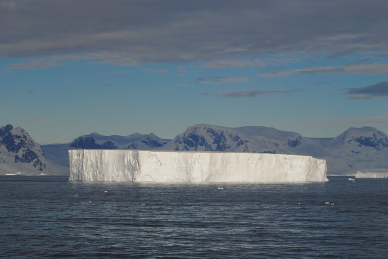 KIITEs Polar 22 Tabular Iceberg_Jamie Scherbeijn