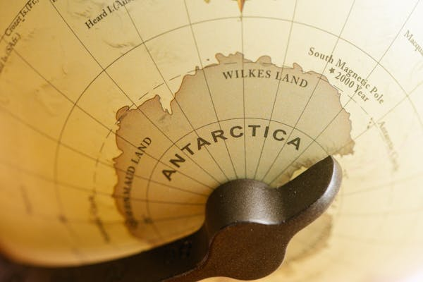 KIITEs Blogs 79 Best Times to Visit the Frozen Continent